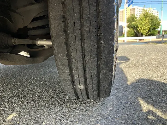 いすゞ エルフ BKG-NJR85A(2WD)の写真24