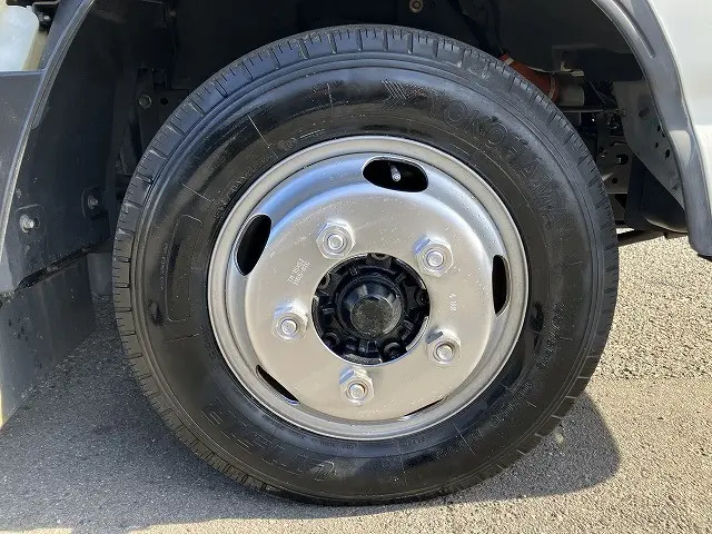 いすゞ エルフ BKG-NJR85A(2WD)の写真25