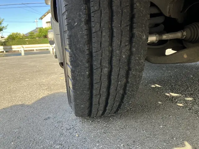 いすゞ エルフ BKG-NJR85A(2WD)の写真26