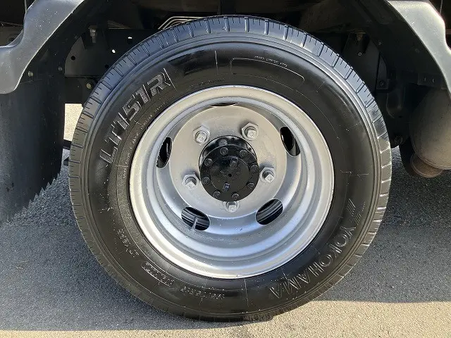 いすゞ エルフ BKG-NJR85A(2WD)の写真27