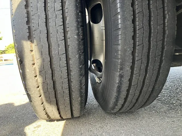 いすゞ エルフ BKG-NJR85A(2WD)の写真28