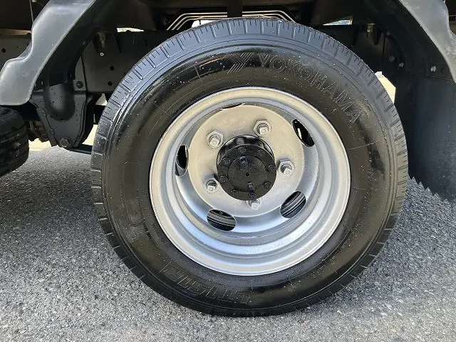 いすゞ エルフ BKG-NJR85A(2WD)の写真29