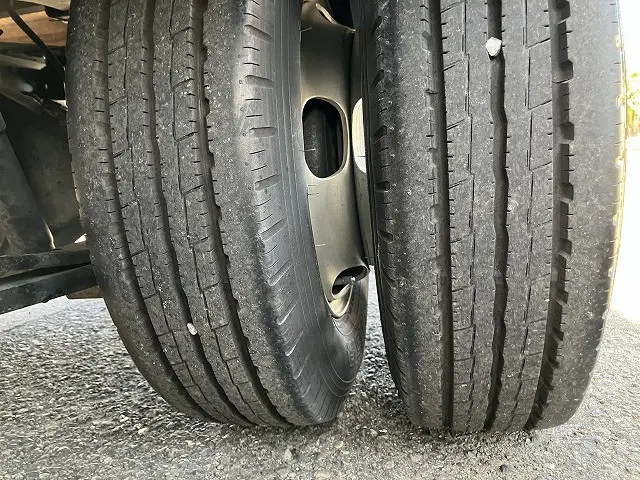 いすゞ エルフ BKG-NJR85A(2WD)の写真30