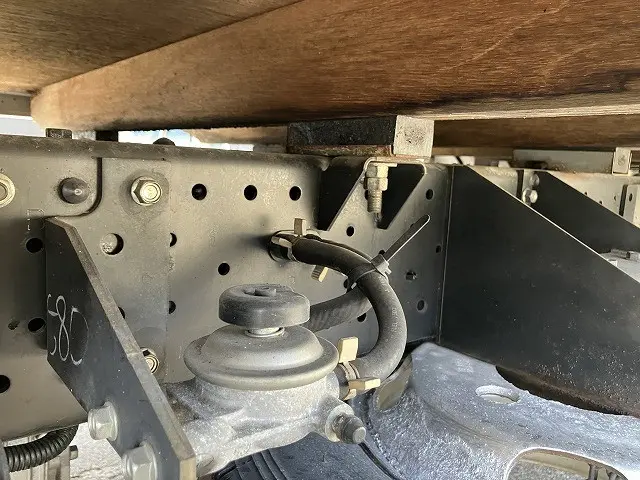 いすゞ エルフ BKG-NJR85A(2WD)の写真31