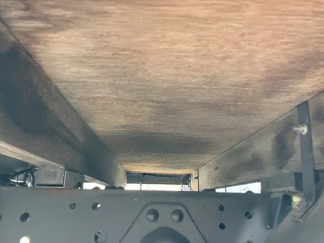 いすゞ エルフ BKG-NJR85A(2WD)の写真34