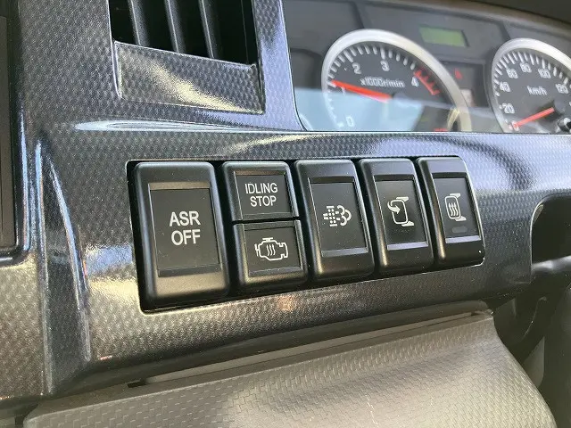 いすゞ エルフ BKG-NJR85A(2WD)の写真38