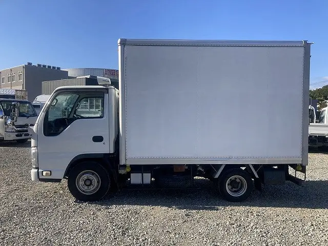 いすゞ エルフ BKG-NHR85AN(2WD)の写真4