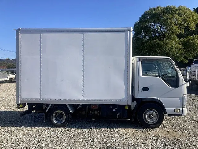 いすゞ エルフ BKG-NHR85AN(2WD)の写真5