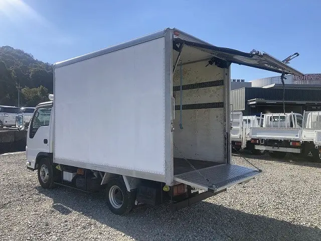 いすゞ エルフ BKG-NHR85AN(2WD)の写真13