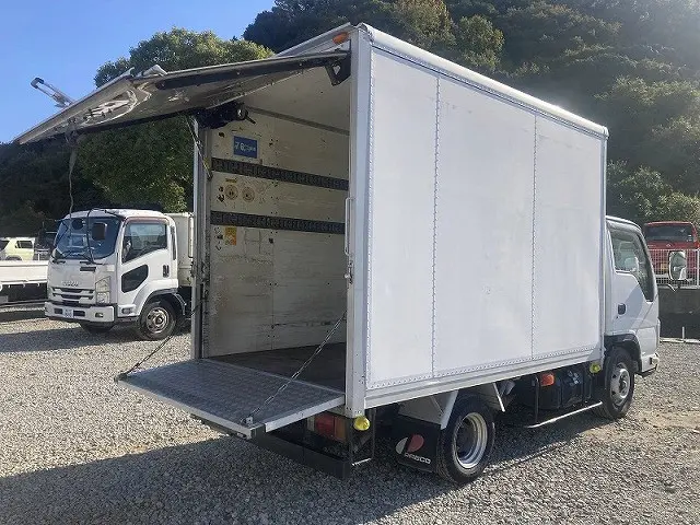 いすゞ エルフ BKG-NHR85AN(2WD)の写真15