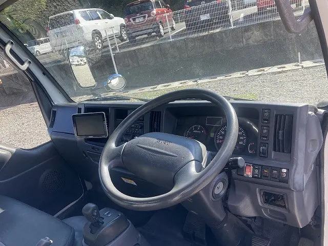 いすゞ エルフ BKG-NHR85AN(2WD)の写真20