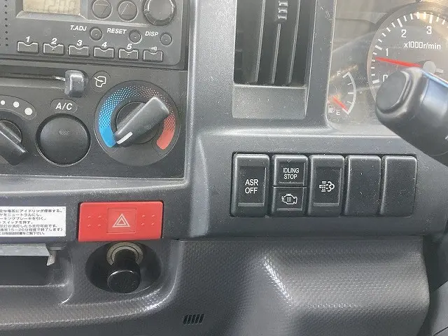 いすゞ エルフ BKG-NHR85AN(2WD)の写真23