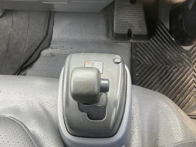 いすゞ エルフ BKG-NHR85AN(2WD)の写真24