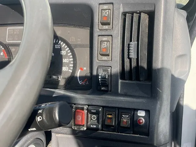 いすゞ エルフ BKG-NHR85AN(2WD)の写真28