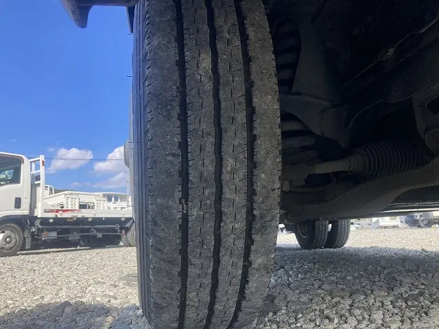 いすゞ エルフ BKG-NHR85AN(2WD)の写真29