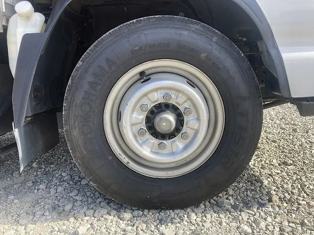 いすゞ エルフ BKG-NHR85AN(2WD)の写真30