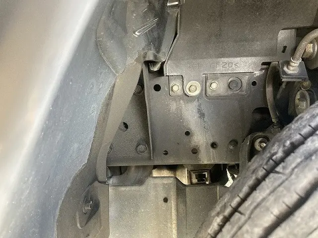 いすゞ エルフ BKG-NHR85AN(2WD)の写真31