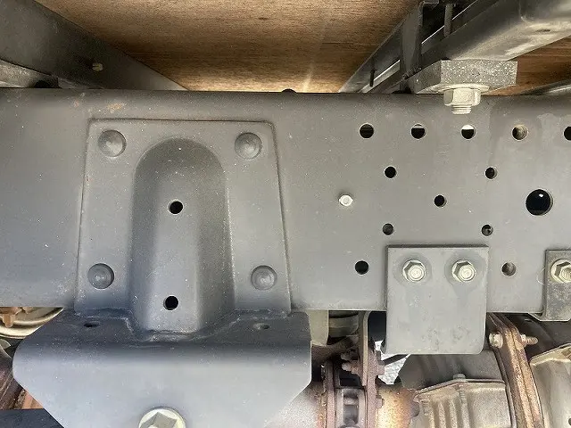 いすゞ エルフ BKG-NHR85AN(2WD)の写真32