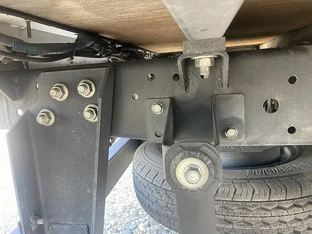 いすゞ エルフ BKG-NHR85AN(2WD)の写真33