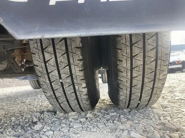 いすゞ エルフ BKG-NHR85AN(2WD)の写真34