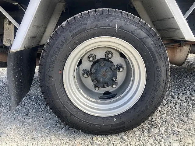 いすゞ エルフ BKG-NHR85AN(2WD)の写真35