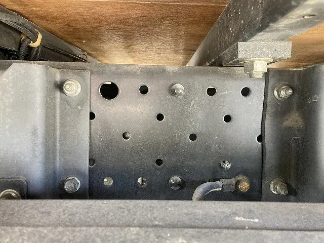 いすゞ エルフ BKG-NHR85AN(2WD)の写真40