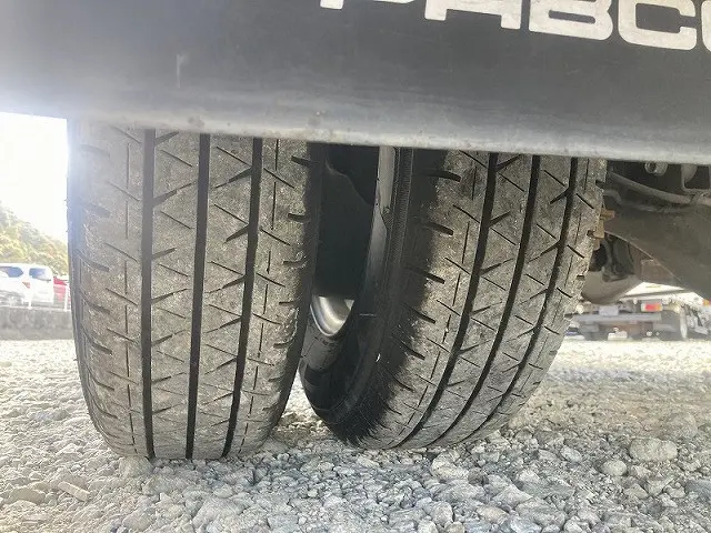 いすゞ エルフ BKG-NHR85AN(2WD)の写真41