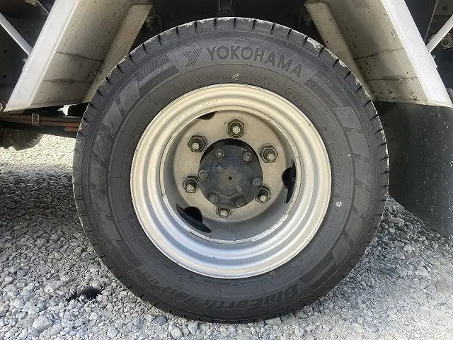 いすゞ エルフ BKG-NHR85AN(2WD)の写真42