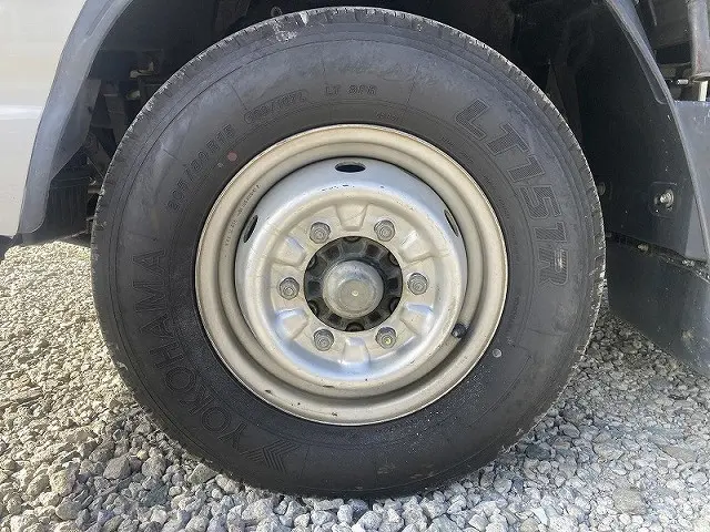 いすゞ エルフ BKG-NHR85AN(2WD)の写真44