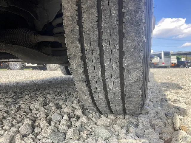 いすゞ エルフ BKG-NHR85AN(2WD)の写真45