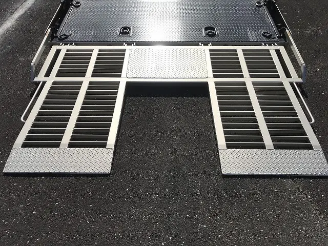 三菱 キャンター 2PG-FEB80(2WD)の写真17