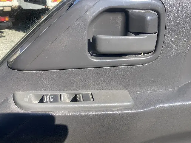 いすゞ エルフ TPG-NKR85AD(2WD)の写真32