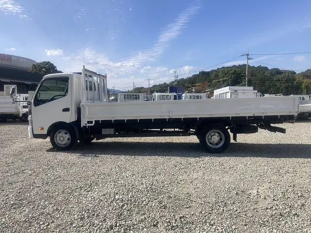 トヨタ ダイナ TKG-XZU730(2WD)の写真4