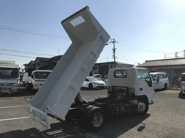 いすゞ エルフ 2RG-NKR88AD(2WD)の写真6