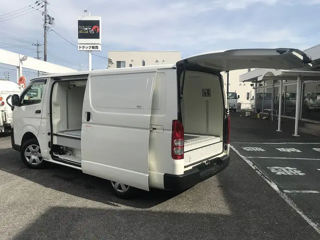 トヨタ ハイエーストラック QDF-GDH201V(2WD)の写真12