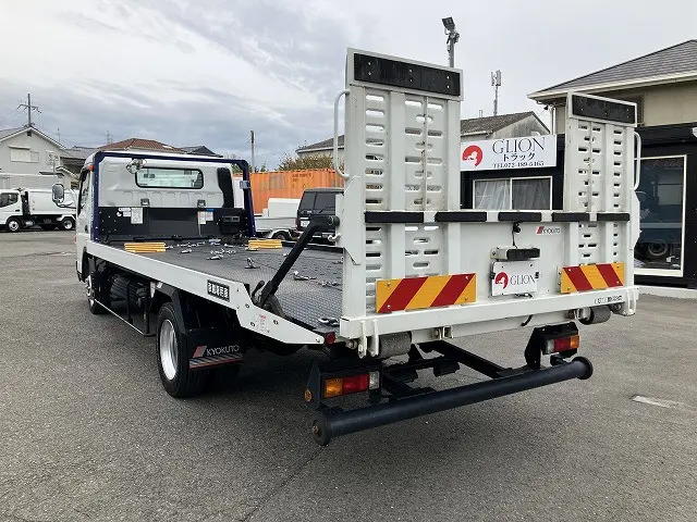 三菱 キャンター 2PG-FEB90(2WD)の写真6