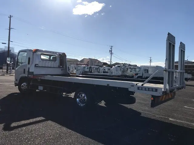 いすゞ エルフ TRG-NPR85AN(2WD)の写真4