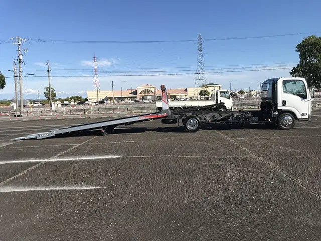 いすゞ エルフ TRG-NPR85AN(2WD)の写真15