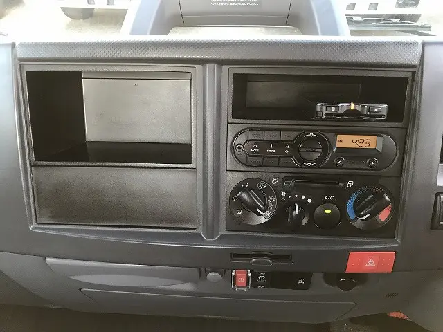 いすゞ エルフ 2RG-NPR88AN(2WD)の写真27