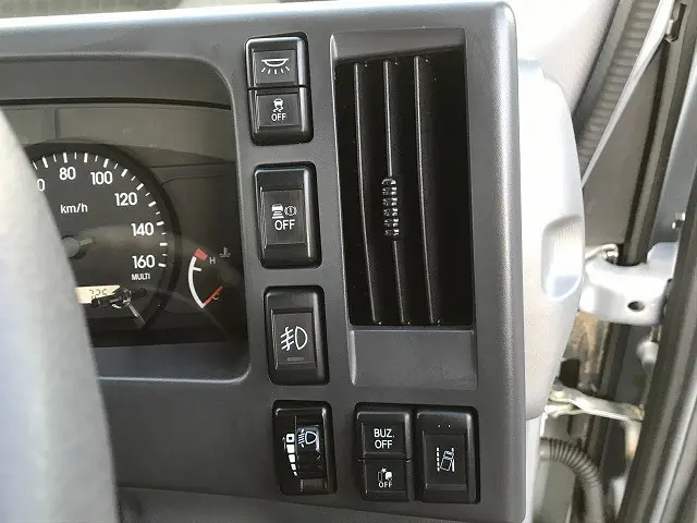 いすゞ エルフ 2RG-NPR88AN(2WD)の写真31