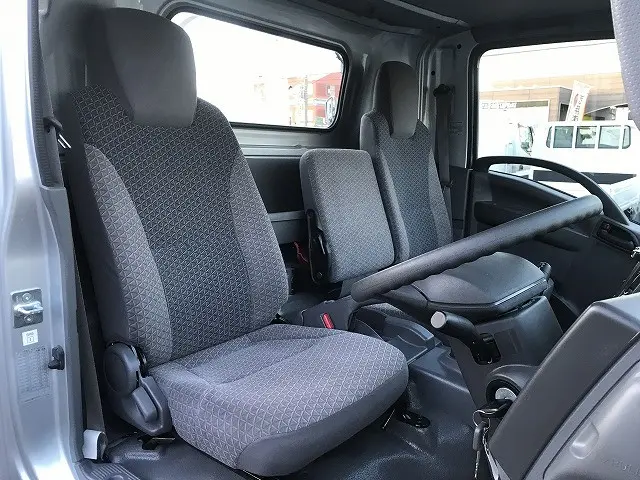 いすゞ エルフ 2RG-NPR88AN(2WD)の写真42