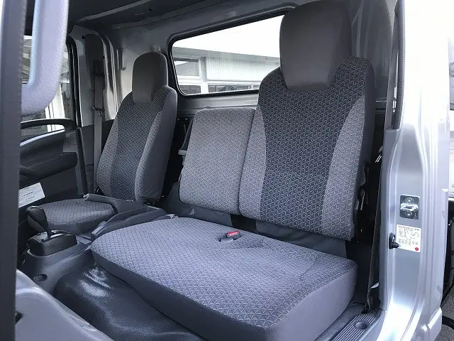 いすゞ エルフ 2RG-NPR88AN(2WD)の写真43