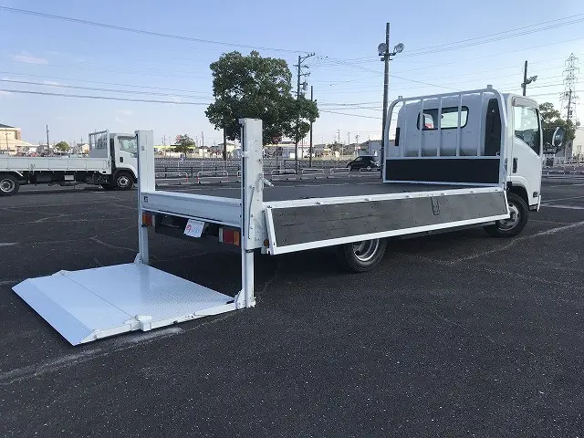 いすゞ エルフ TRG-NPR85AR(2WD)の写真3