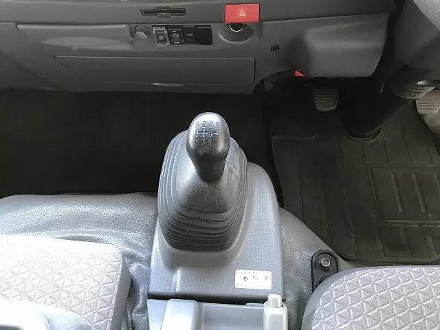 いすゞ エルフ TRG-NPR85AR(2WD)の写真27