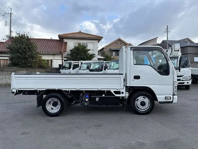 いすゞ エルフ 2RG-NJR88A(2WD)の写真5