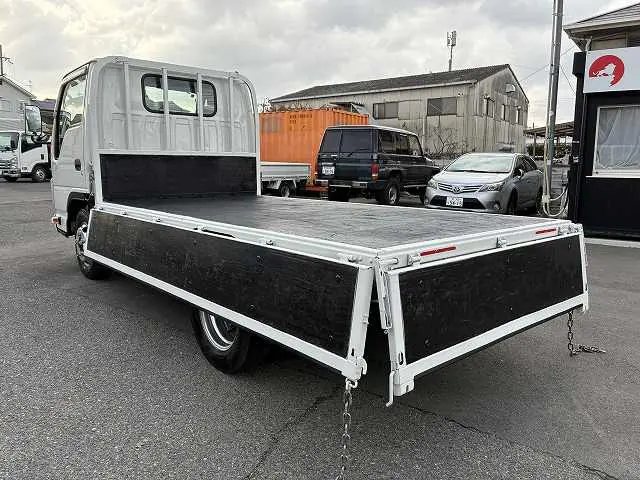 いすゞ エルフ 2RG-NJR88A(2WD)の写真13