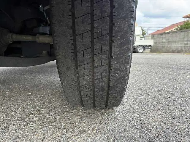 いすゞ エルフ 2RG-NJR88A(2WD)の写真30