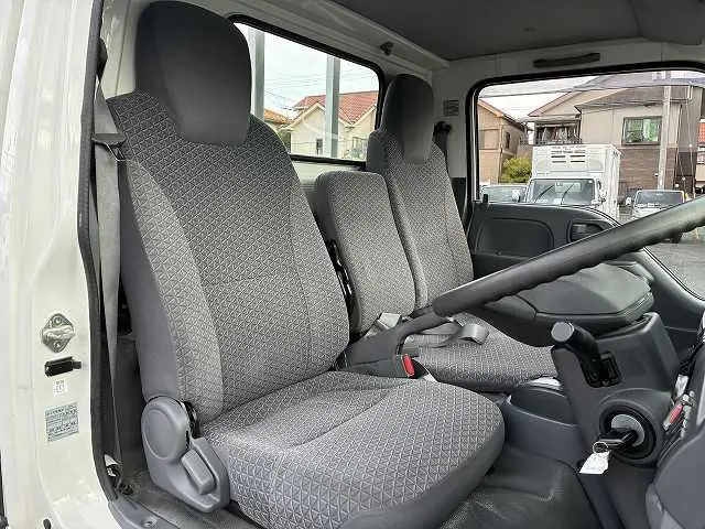 いすゞ エルフ 2RG-NJR88A(2WD)の写真40