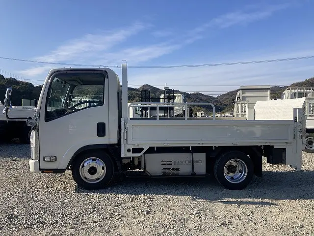 いすゞ エルフ TQG-NMR85AN(2WD)の写真4