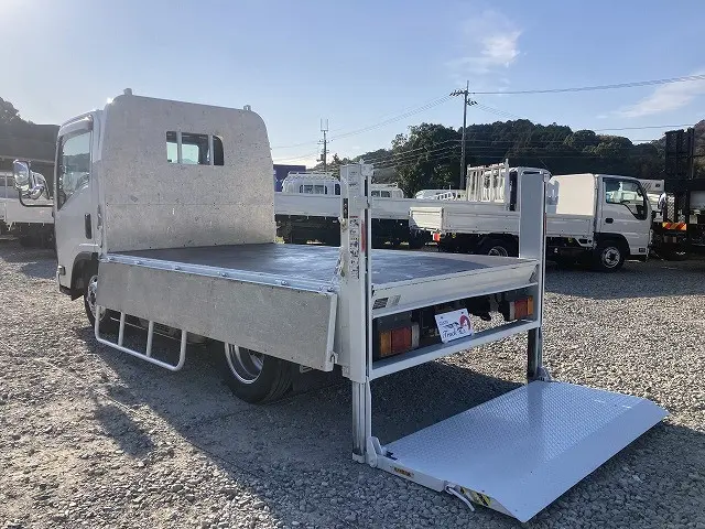 いすゞ エルフ TQG-NMR85AN(2WD)の写真9